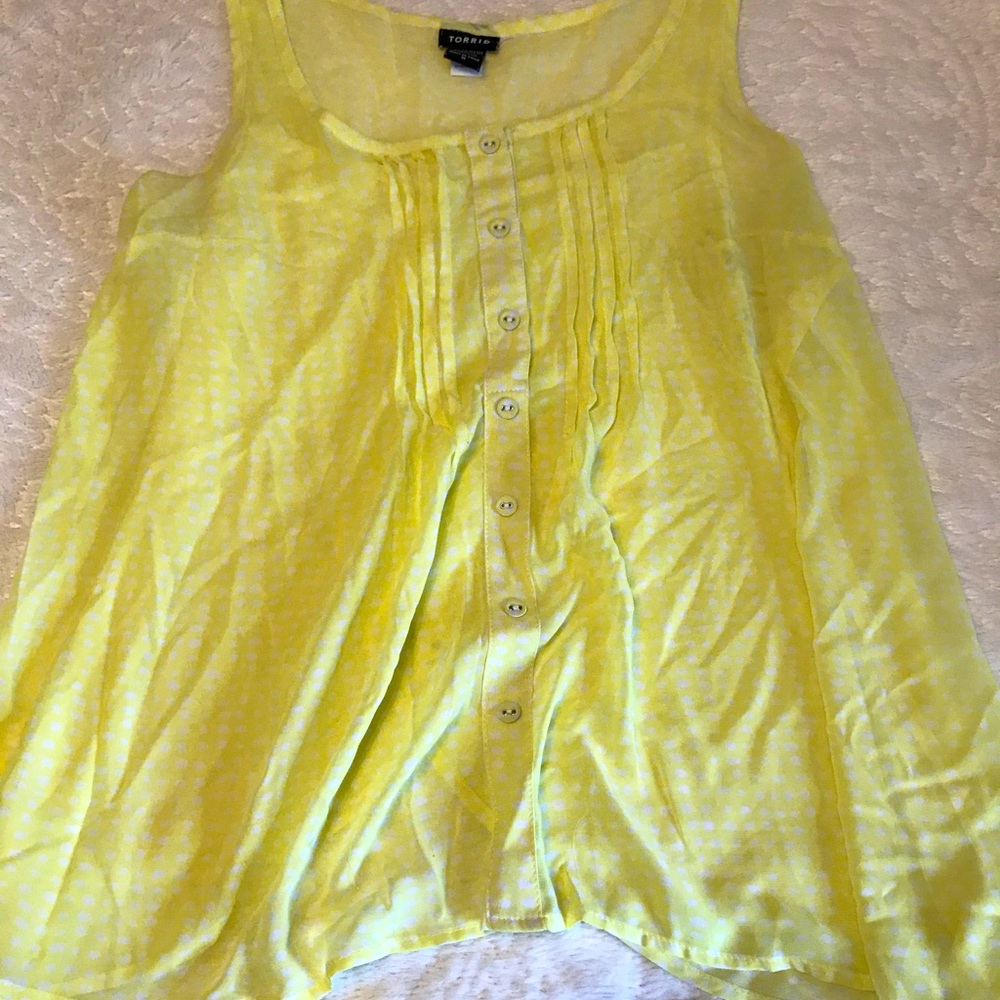 Yellow tank top. Plus size.